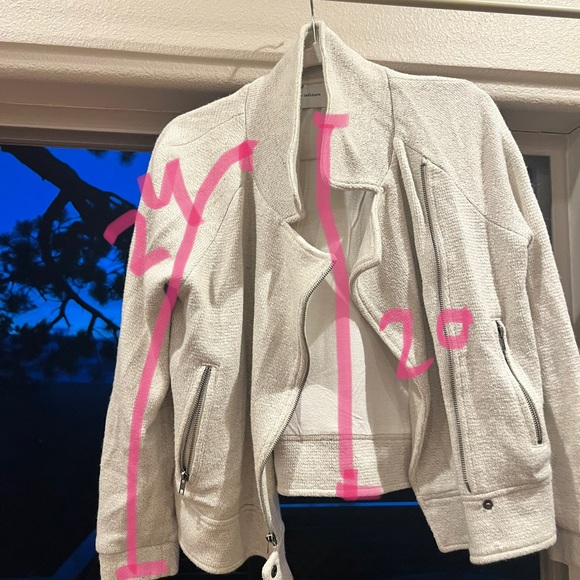 Cupcakes and Cashmere sweater, jacket fitted blazer very cute! Great for summer - Picture 4 of 4